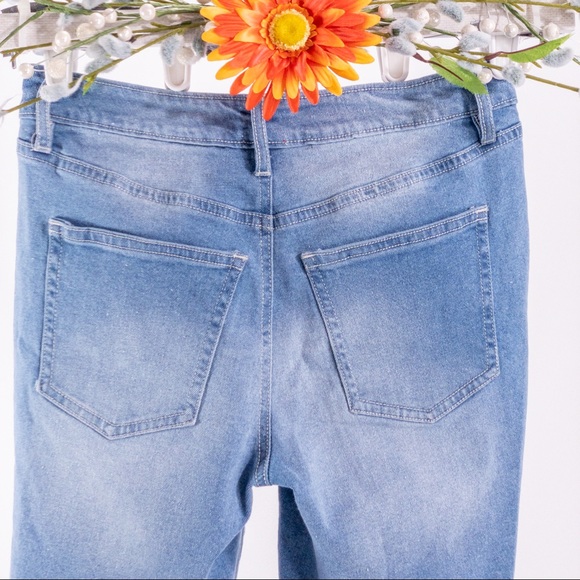 3/$10🙌 Refuge Distressed Jean Shorts - Size 0 - Picture 5 of 7